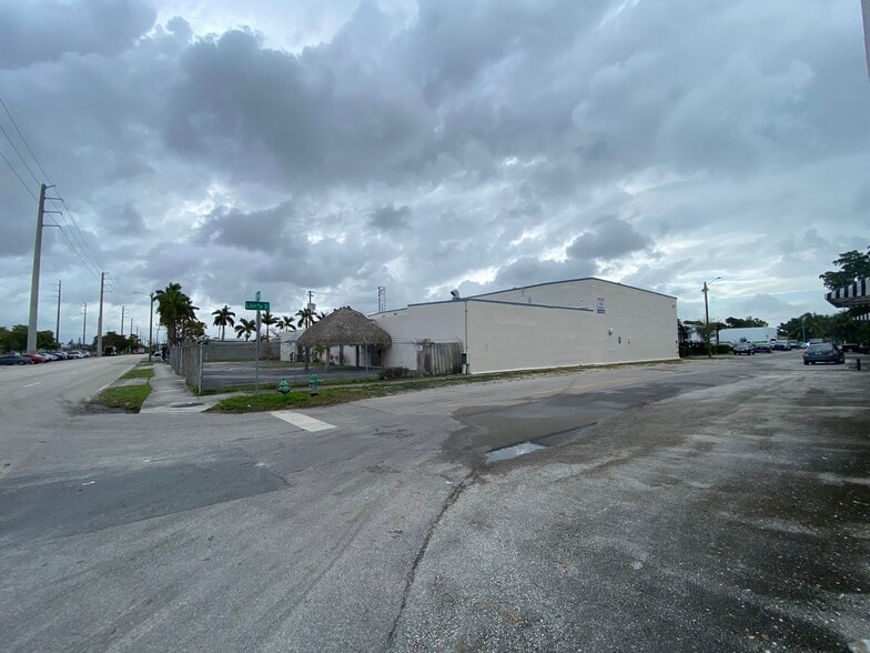 More Photos Of 2055 Liberty St, Hollywood Service For Lease