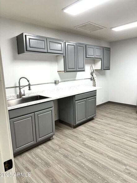 More Photos Of 600 E University Dr, Mesa Medical For Lease