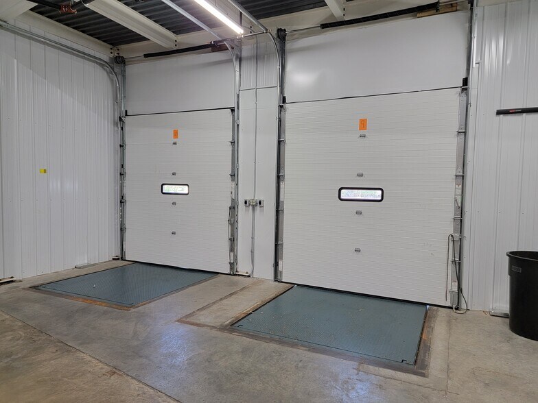 More Photos Of 808 W Cherokee St, Sioux Falls Industrial For Sale