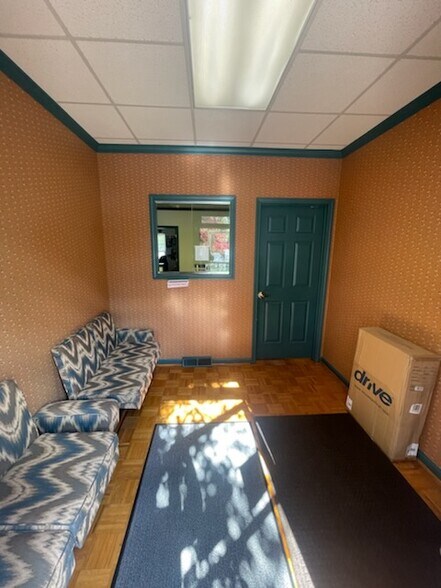 More Photos Of 5100 Bernard Dr, Roanoke Medical For Sale