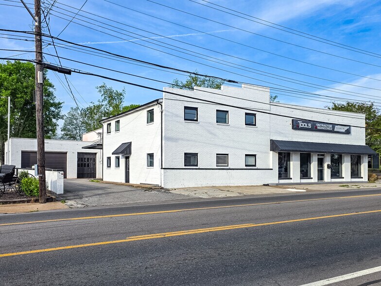 More Photos Of 308 W College St, Pulaski Flex For Sale