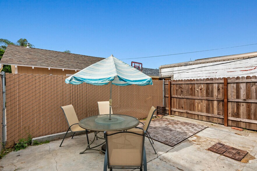 More Photos Of 1910 W Lincoln St, Long Beach Multifamily For Sale