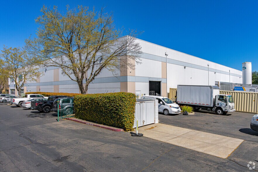 More Photos Of 1450 Expo Pky, Sacramento Light Distribution For Sale