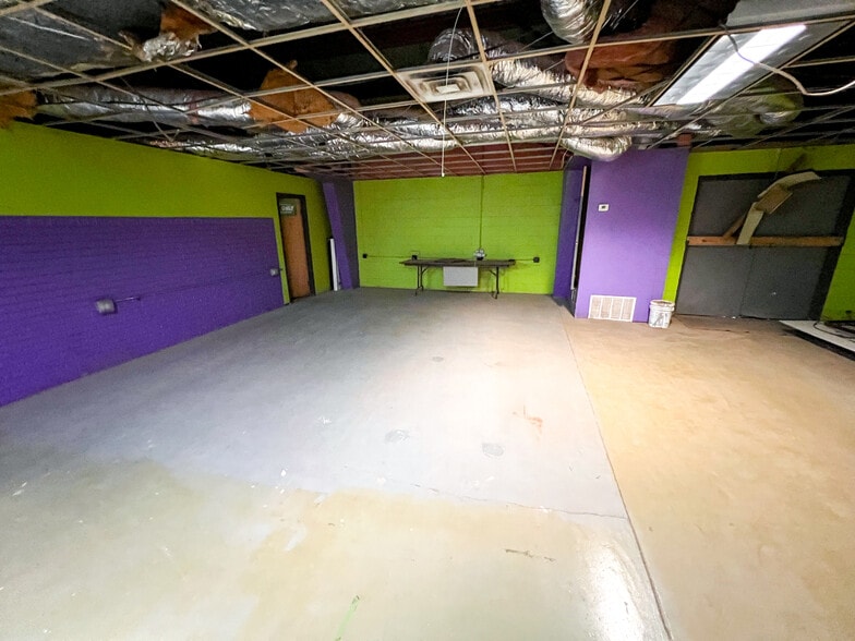 More Photos Of 3920 W Wall St, Midland Bowling Alley For Sale