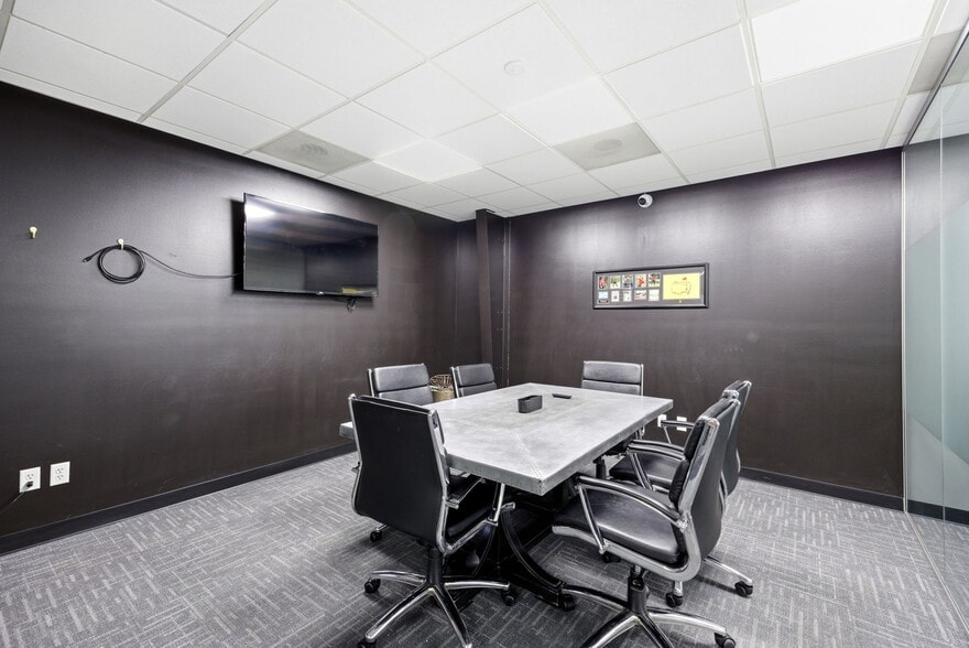 More Photos Of 326 SE Douglas St, Lees Summit Office For Sale