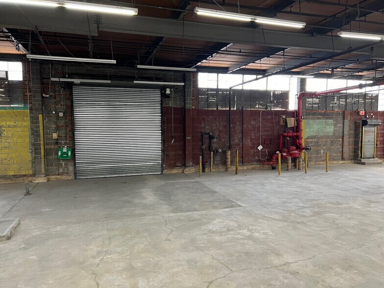 More Photos Of 625 Wortman Ave, Brooklyn Distribution For Lease