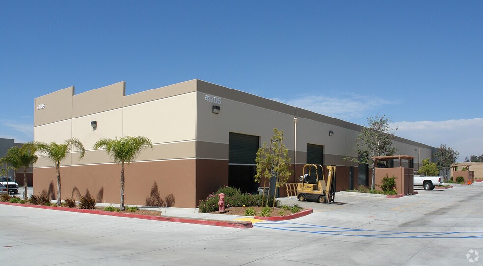 More Photos Of 41705 Elm St, Murrieta Warehouse For Lease