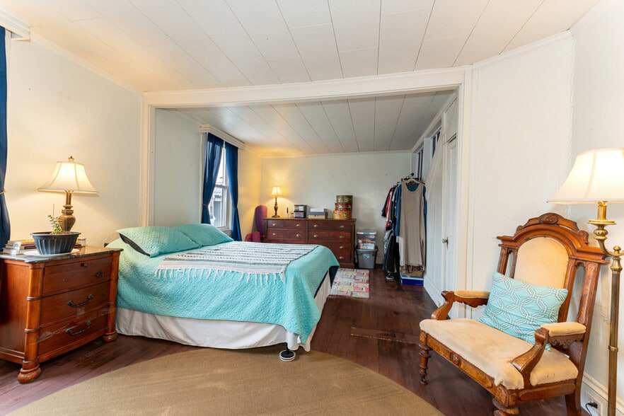 More Photos Of 19 Cottage St, Bar Harbor Storefront For Sale