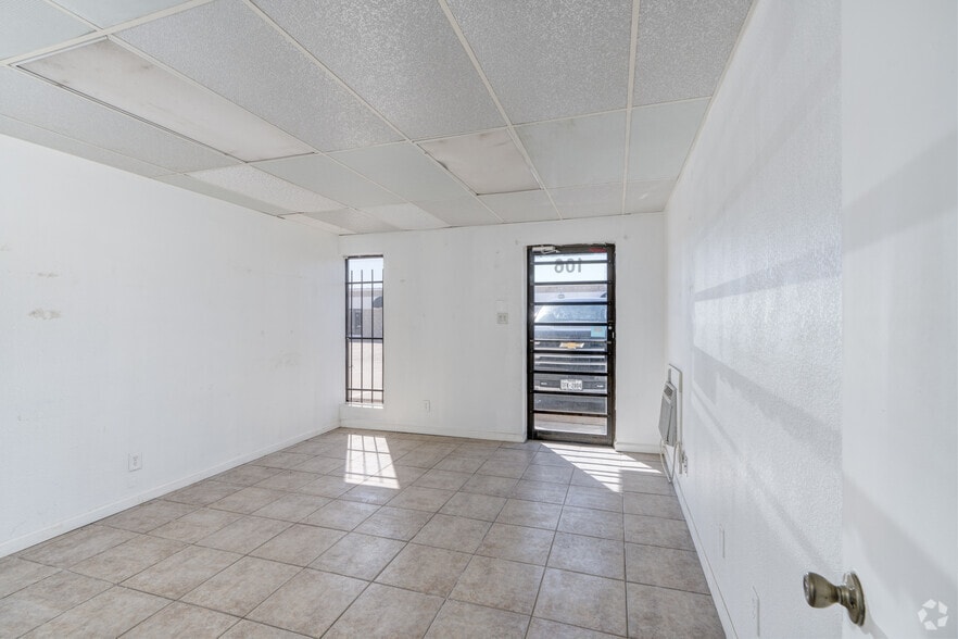 More Photos Of 7999 Hansen Rd, Houston Unknown For Lease