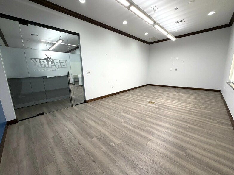 More Photos Of 920 Wall St, Norman Office For Lease