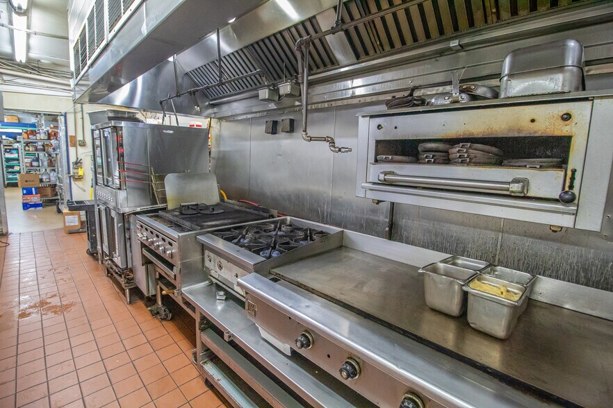 More Photos Of 130 Tamiami Trl, Punta Gorda Restaurant For Sale