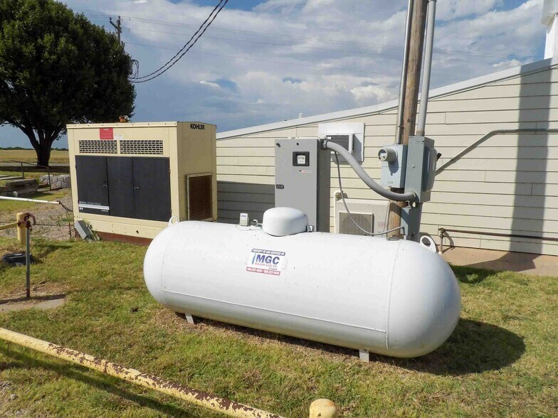 More Photos Of 245971 E Country Rd, Canton General Retail For Sale