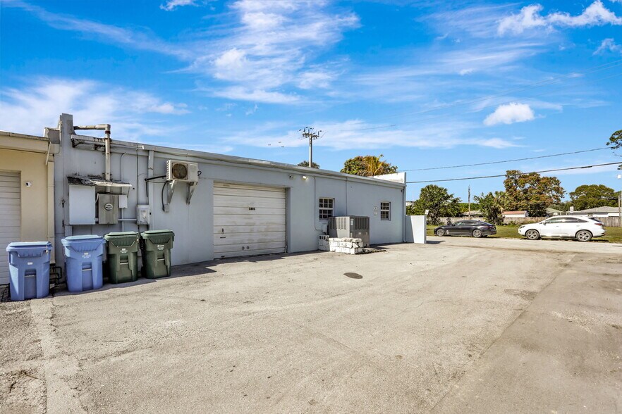 More Photos Of 3496 NE 12th Ter, Oakland Park Warehouse For Sale