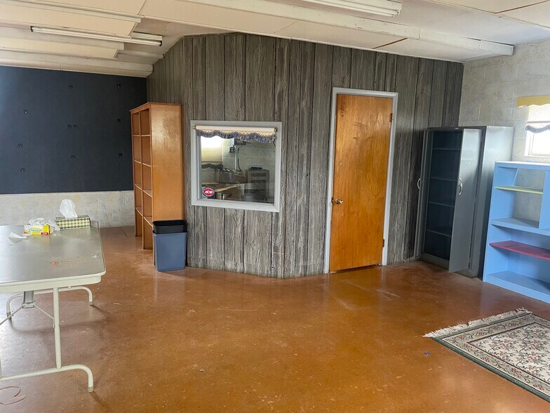 More Photos Of 370 N State St, Shelley Storefront Retail Residential For Lease