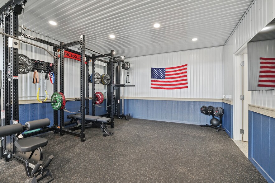 More Photos Of 663 Valerie Ave, Hudson Specialty For Sale