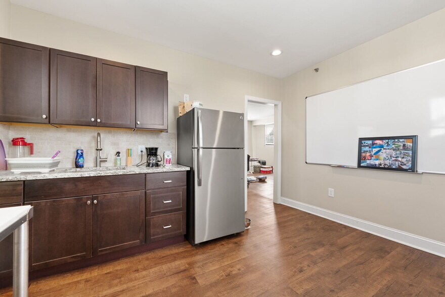 More Photos Of 21 Joralemon St, Belleville Warehouse For Sale