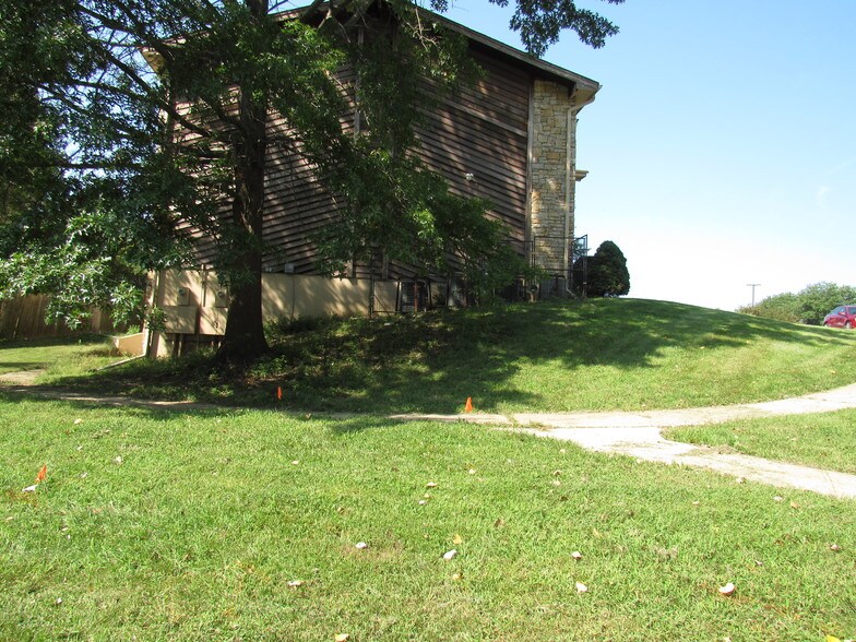 More Photos Of 4228 S Hocker Dr, Independence Office For Sale