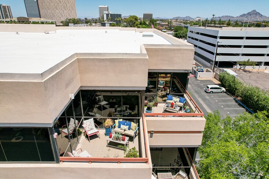 More Photos Of 202 E Earll Dr, Phoenix Medical For Sale