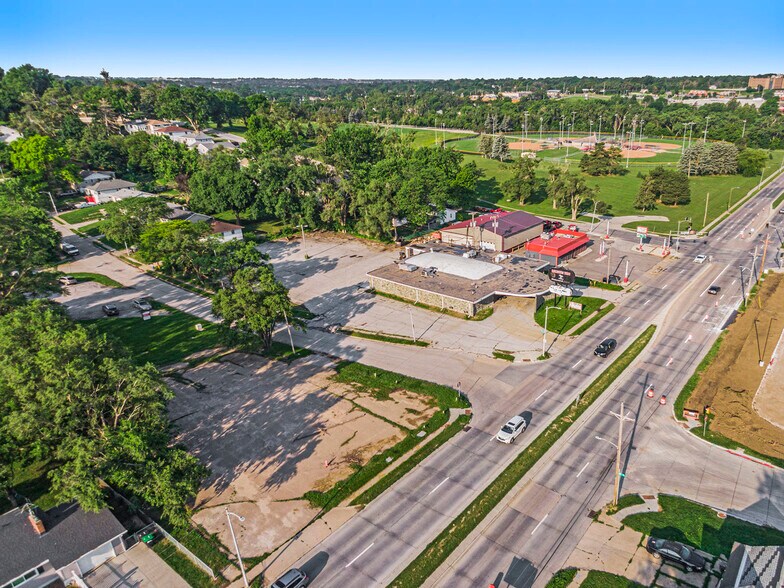 More Photos Of 6553 Ames Ave, Omaha Restaurant For Sale