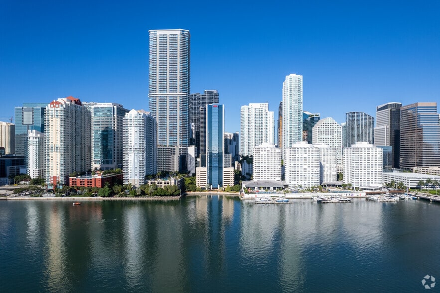More Photos Of 1001 Brickell Bay Dr, Miami Office For Lease