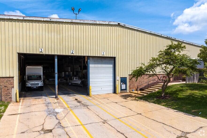 More Photos Of 7900 W Tower Ave, Milwaukee Manufacturing For Lease