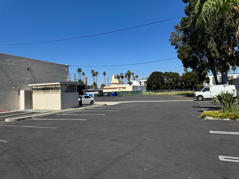 More Photos Of 7886 Beach Blvd, Buena Park Freestanding For Lease
