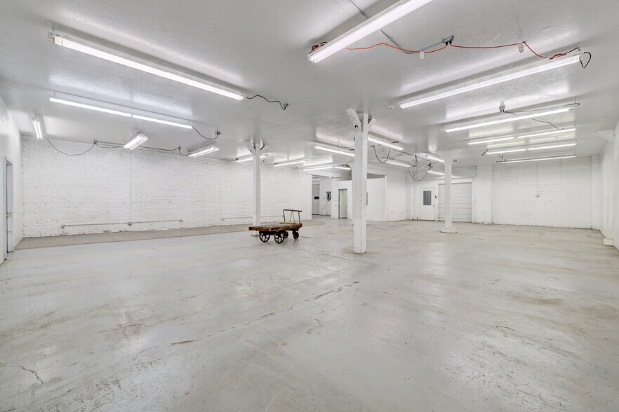 More Photos Of 309 South St, Pella Industrial For Sale