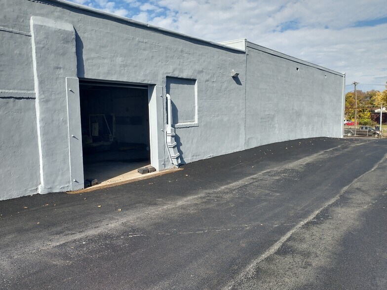 More Photos Of 10 Woodward St, Rochester Manufacturing For Lease