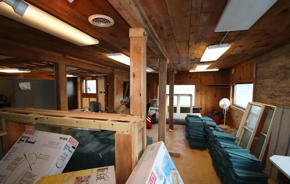 More Photos Of 1819 W Bayfield St, Washburn Freestanding For Sale