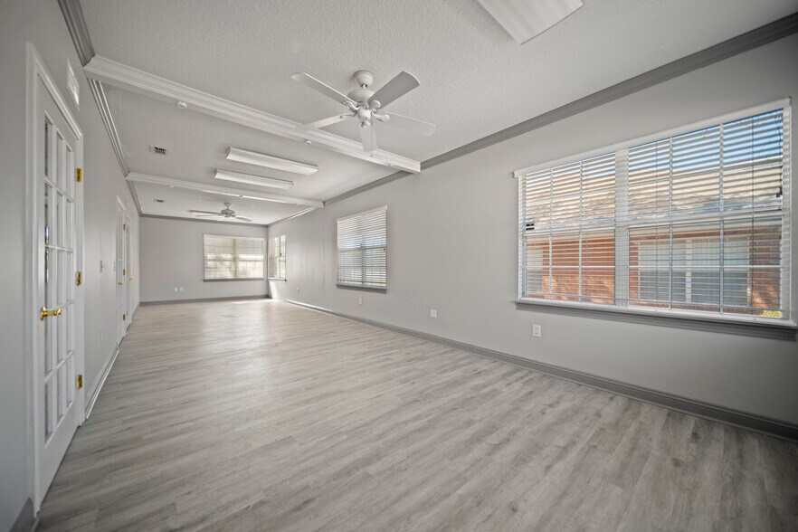 More Photos Of 6817 Southpoint Pky, Jacksonville Loft Creative Space For Lease