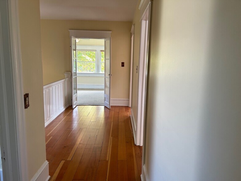 More Photos Of 214 Pioneer Pkwy West, Springfield Medical For Lease