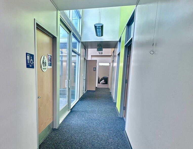 More Photos Of 482 W MacArthur Blvd, Oakland Medical For Sale