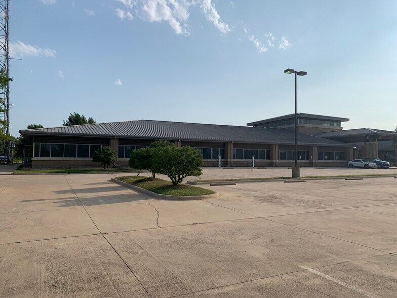 More Photos Of 1209 County Road 1304, Bridgeport Office For Sale