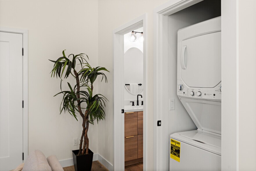 More Photos Of 6283 Lorca Dr, San Diego Apartments For Sale