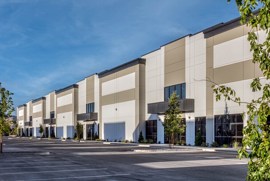 More Photos Of 593-689 N Saratoga Rd, Saratoga Springs Unknown For Lease