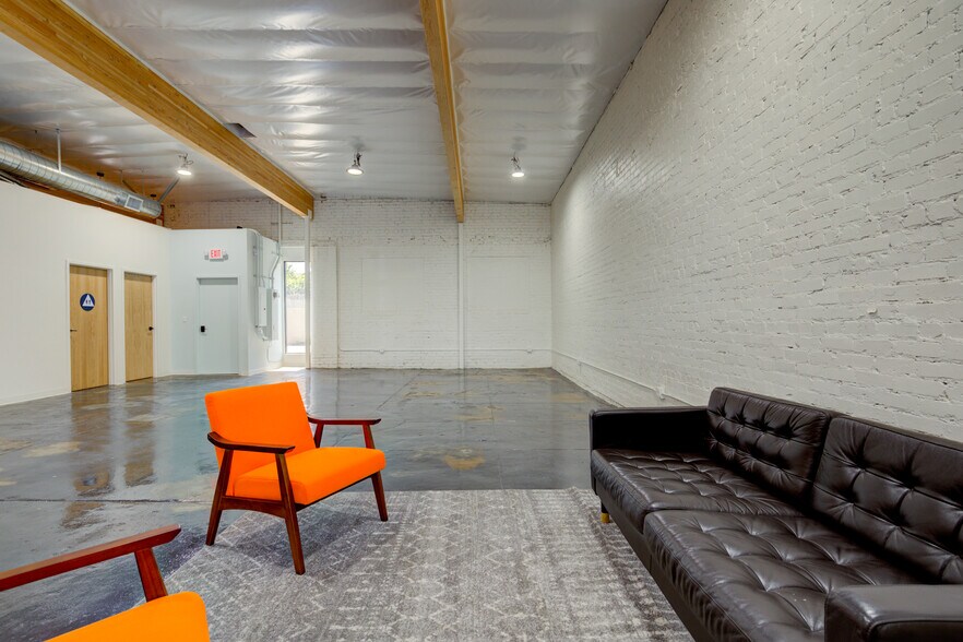 More Photos Of 2616 W Jefferson Blvd, Los Angeles Showroom For Sale
