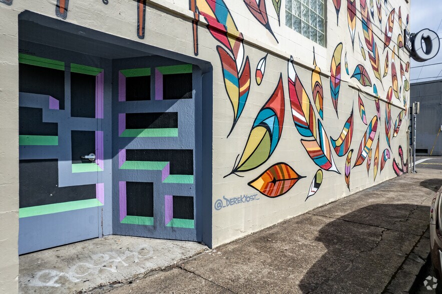 More Photos Of 232 SE Oak St, Portland Warehouse For Lease