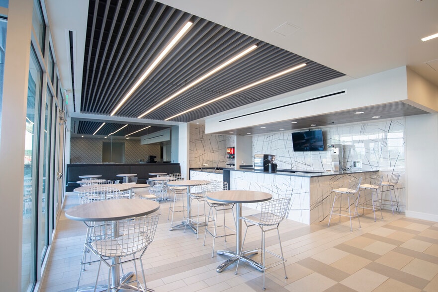 More Photos Of 5111 W JB Hunt Dr, Rogers Office For Lease