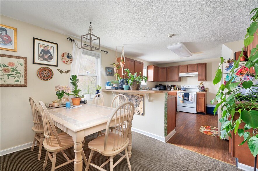 More Photos Of 32 West St, Annapolis Storefront Retail Residential For Sale