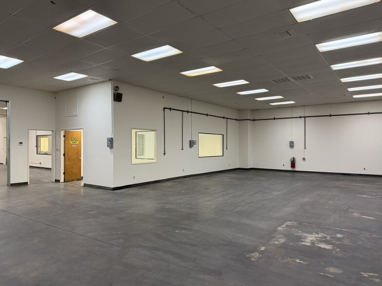 More Photos Of 536 Hi Tech Pky, Oakdale Warehouse For Sale