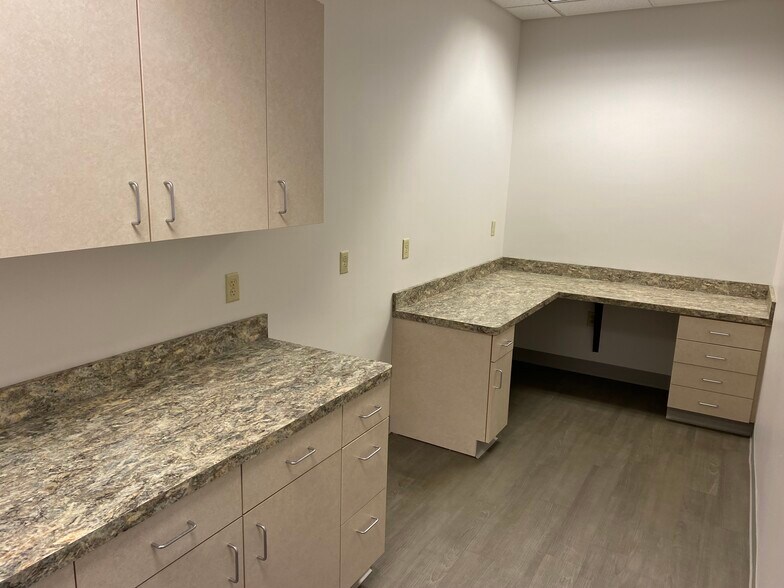 More Photos Of 400 Essjay Rd, Williamsville Office For Lease