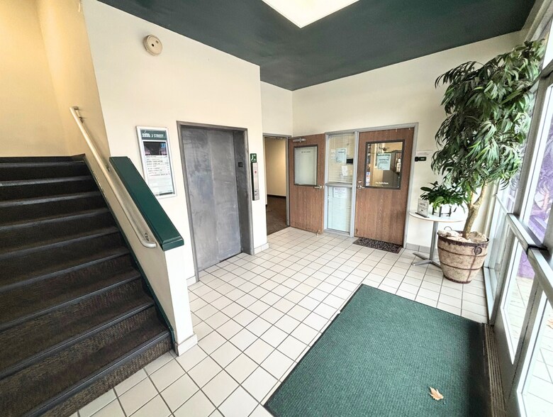 More Photos Of 2530 J St, Sacramento Office For Lease