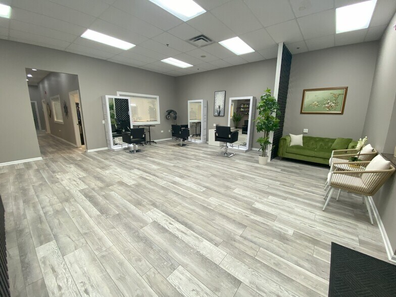 More Photos Of 2760 Aurora Ave, Naperville Storefront Retail Office For Lease
