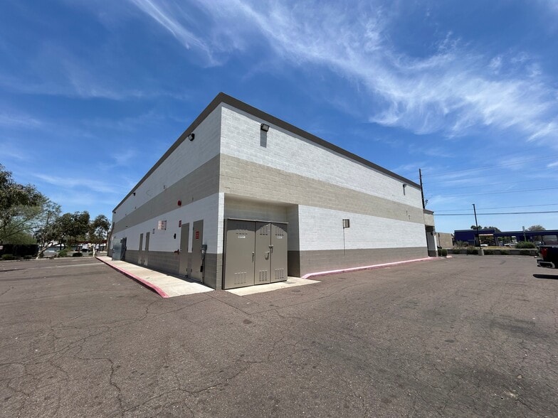 More Photos Of 17220 N 19th Ave, Phoenix General Retail For Lease