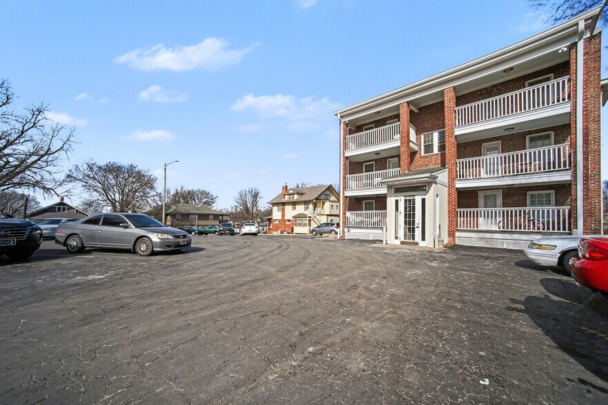 More Photos Of 709 W Truman Rd, Independence Apartments For Sale