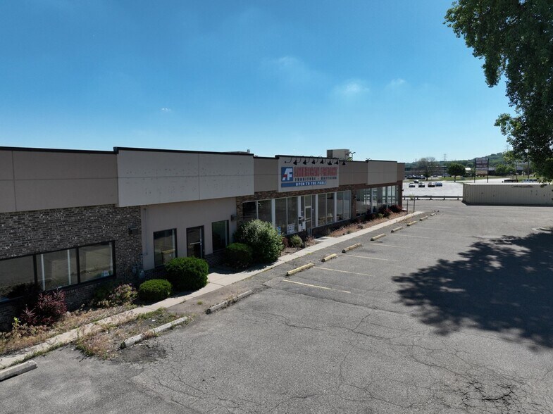 More Photos Of 3200 W Highway 13 W, Burnsville Showroom For Sale