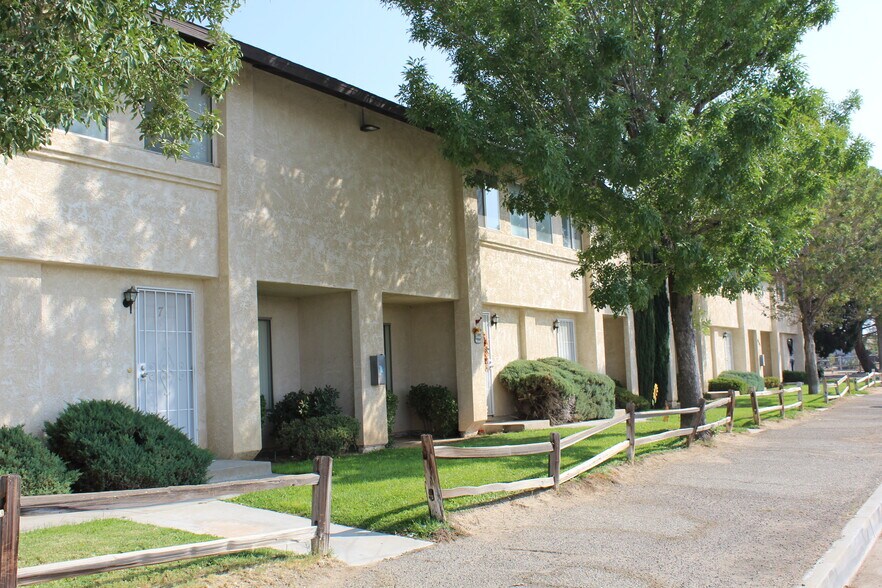 More Photos Of 12745 Navajo Rd, Apple Valley Apartments For Sale