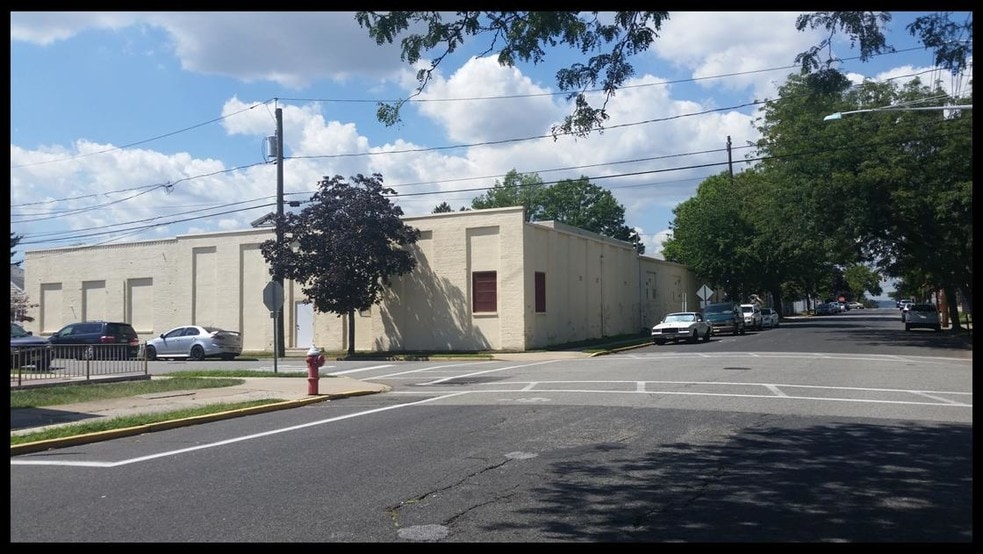 More Photos Of 331-333 1st St, Carlstadt Warehouse For Lease