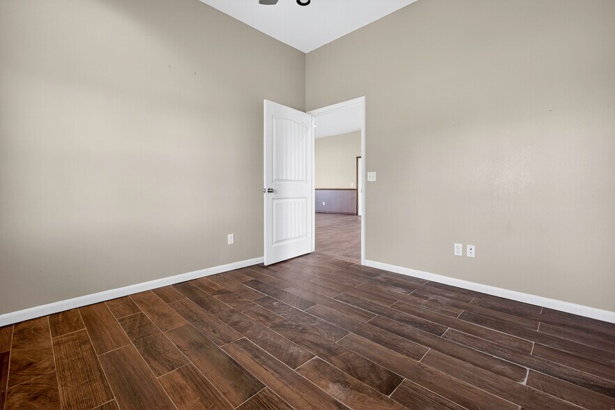 More Photos Of 6121 Highway 177, Shawnee Warehouse For Lease