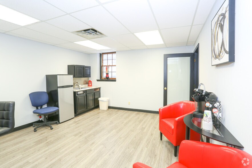 More Photos Of 10144 N Port Washington Rd, Mequon Loft Creative Space For Lease